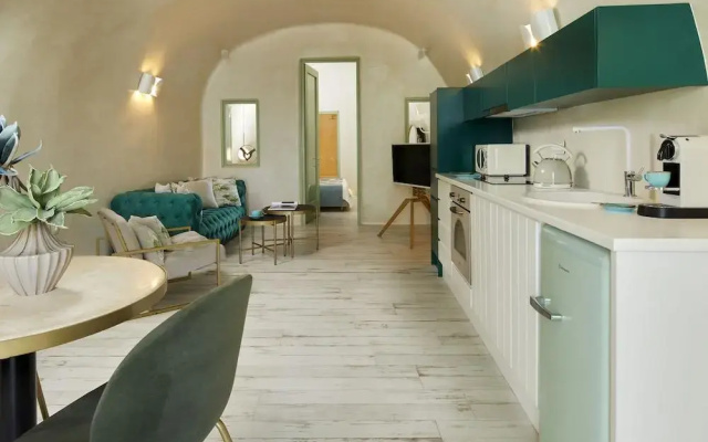 Gitsa Cliff Luxury Villa