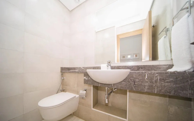 Business Bay 1BR Canal View Rooftop Pool - 360 vacation