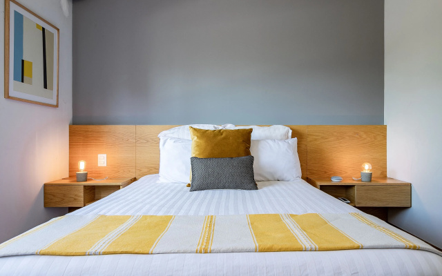 Casai Hip Tech Top Floor apt w Private Terrace