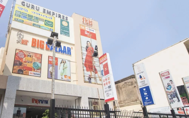 OYO 16340 Yellow Hotels
