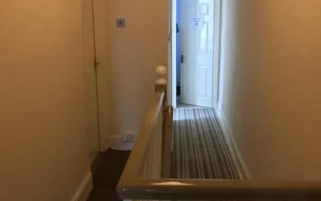 Private King En-Suite bedroom close to MediaCityUK/Old Trafford