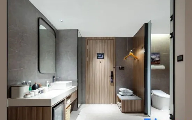 Taizhou Huangyan Yongning  Atour Hotel