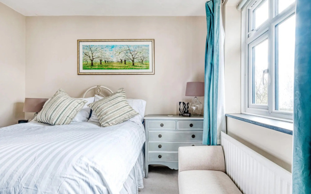 Stunning and Warm Home in Wandsworth by Underthedoormat