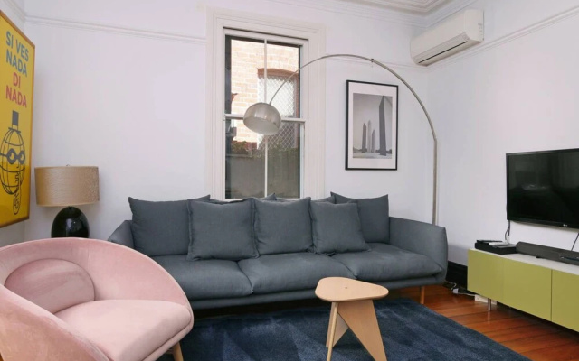 Designer 2 Bedroom House with Garden in Northbridge