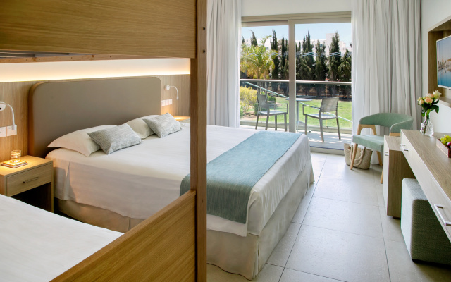 Asterias Beach Hotel