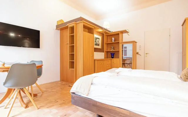 Chic 2BR City Stay Central Location