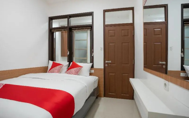 Hegarbudhi Residence by OYO Rooms