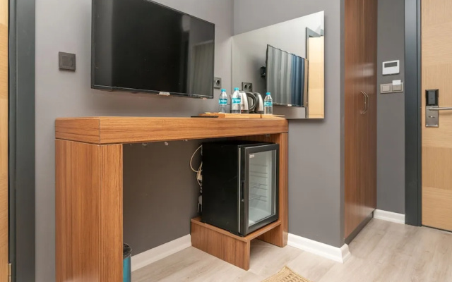 Center Suite