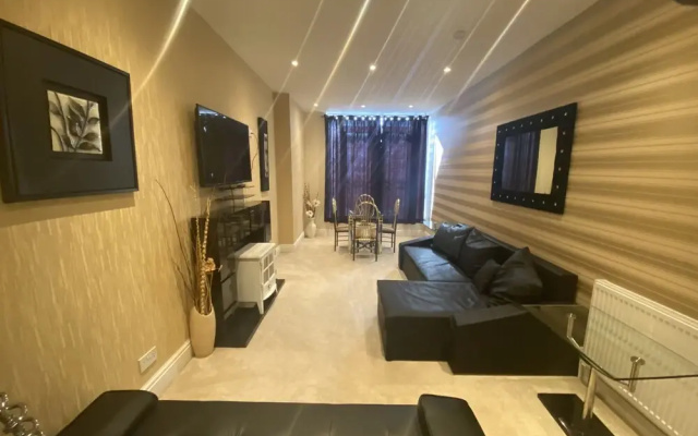 Gold Apartment