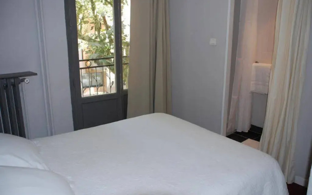 Le Charleston Hotel