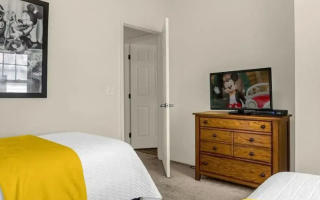 Luxury 4 BDR House Near Disney 11105