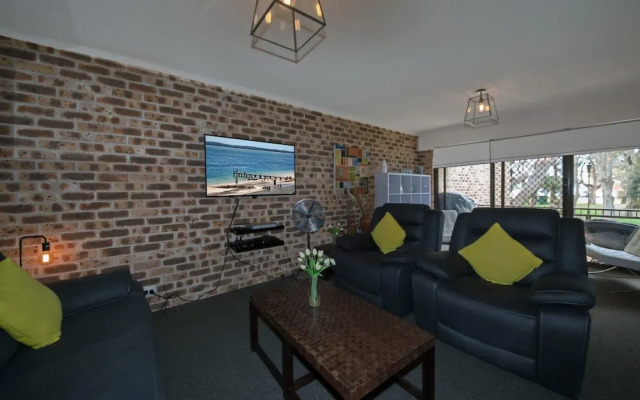 Bay Parklands, Unit 27/2 Gowrie Avenue