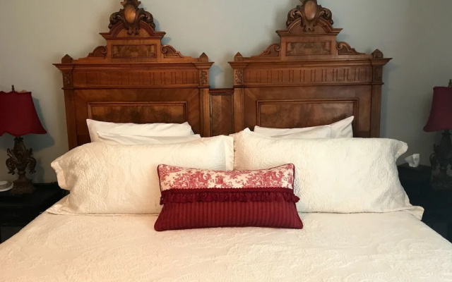 Bama Bed & Breakfast Campus