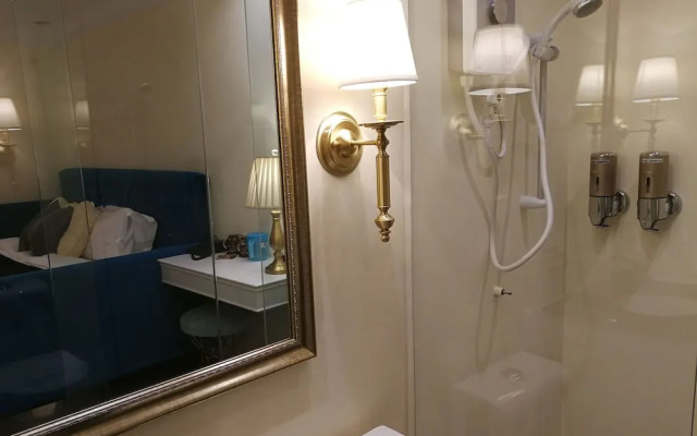 1 Day Car Hotel Station 18