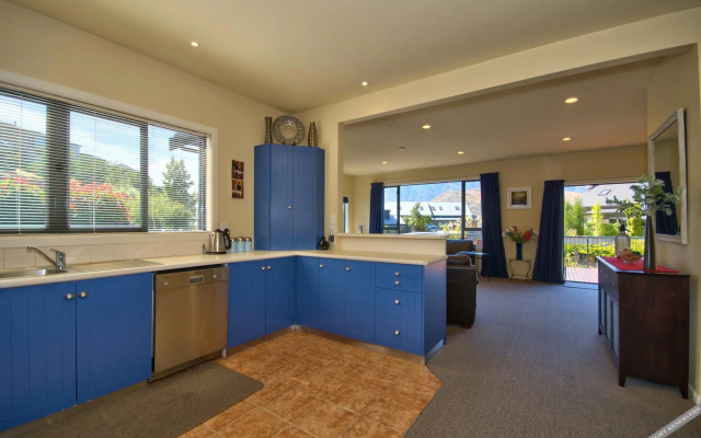 2 Goldleaf Hill