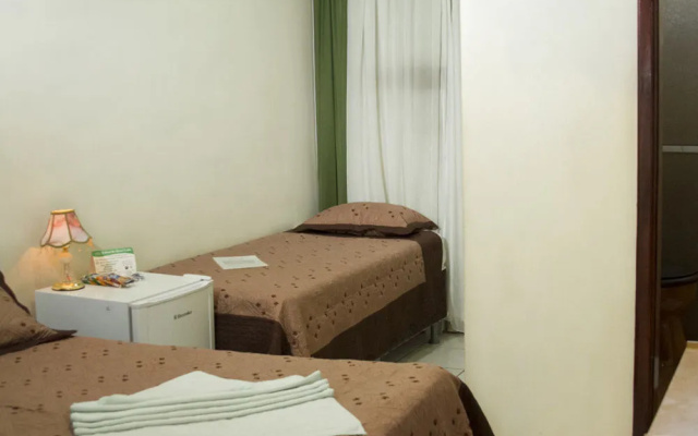 Eduardo Hotel