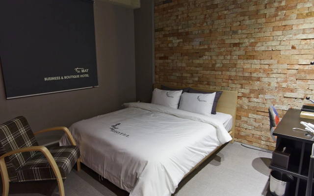 Hotel The May