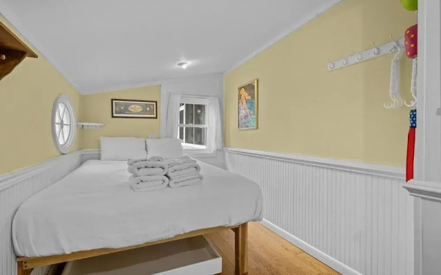 Mr. Bennie's Cafe 2 Bedroom Home by RedAwning