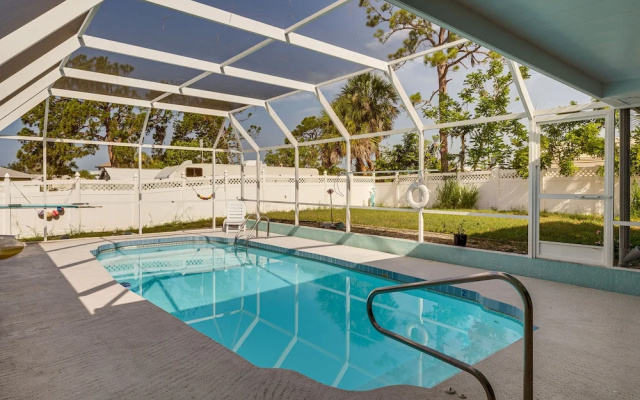Pet-friendly Englewood Getaway Near Ocean!