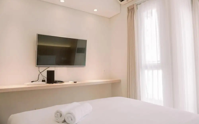 Homey And Warm Studio Amazana Serpong Apartment