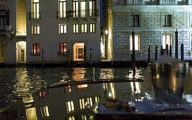 Отель Palazzina Grassi Венеция вид на фасад