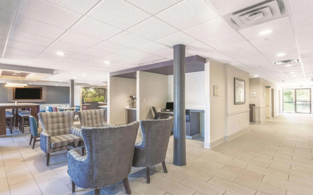 La Quinta Inn And Suites Jackson Airport