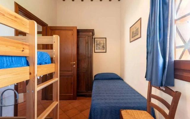 Apartment in Laterina With Garden