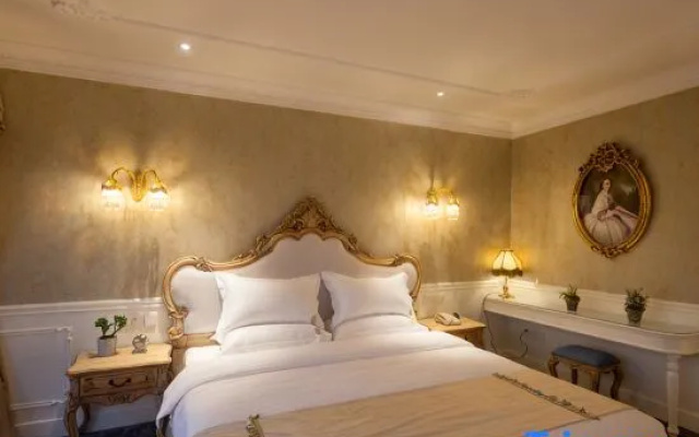 Haikou Monet Garden French Light Luxury Hostel (Qilou Old Street)