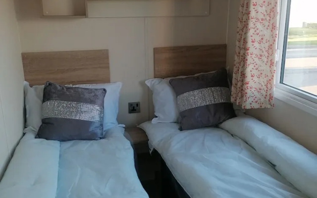 4-bedroom Caravan/static Home in Clacton-on-sea