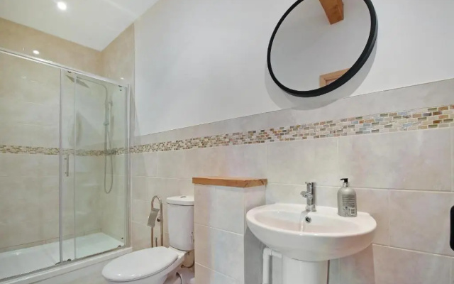 5 Bed Barn Conversion - with Private Hot Tub