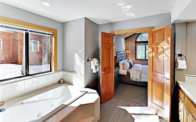 Snowpeak House 4 Bedrooms 3.5 Bathrooms Home
