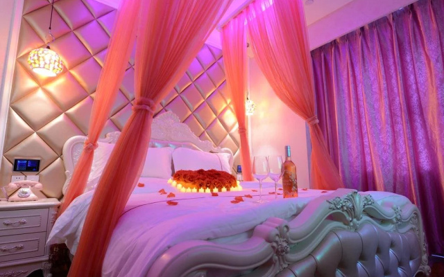 Crystal Theme Hotel
