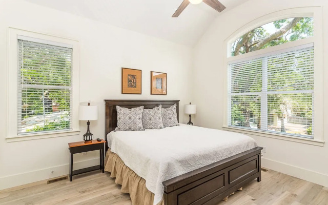 4323 13th Street by Hodnett Cooper