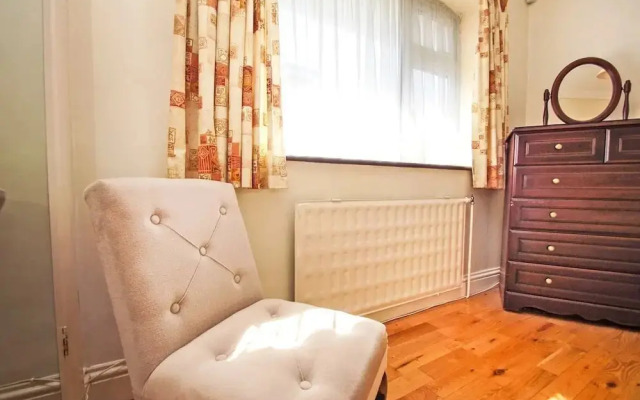 Dean Court Garden Parking by Brighton Holiday Lets