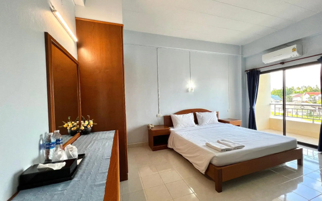 Ritzy House Hotel
