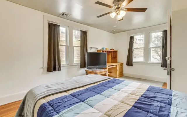Near University Ave! Pet-friendly 3BR w/ Foosball!