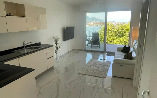 Isole Apartment With Pool and Lake View in Baveno