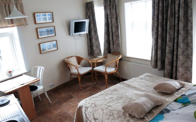 Three Sisters Studio Apartments