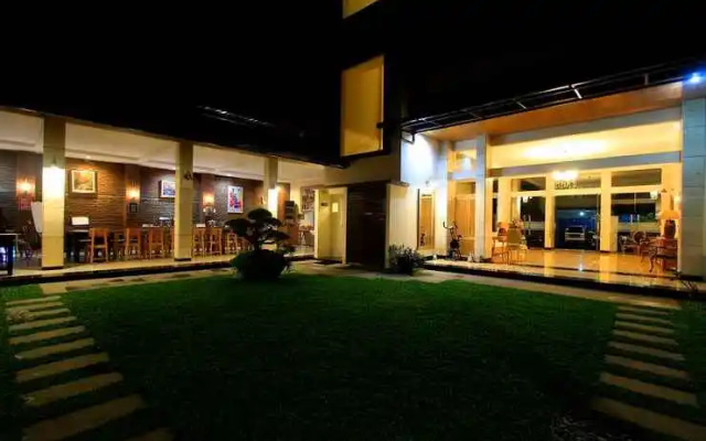 Sapphire Home Hotel