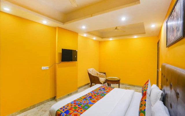 FabExpress Taj Home Stay