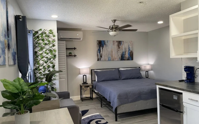 Sunny Palms Inn