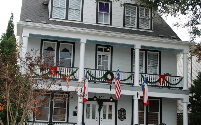 Lost Bayou Guesthouse