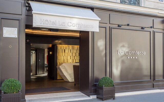 Отель Hôtel La Comtesse вид на фасад