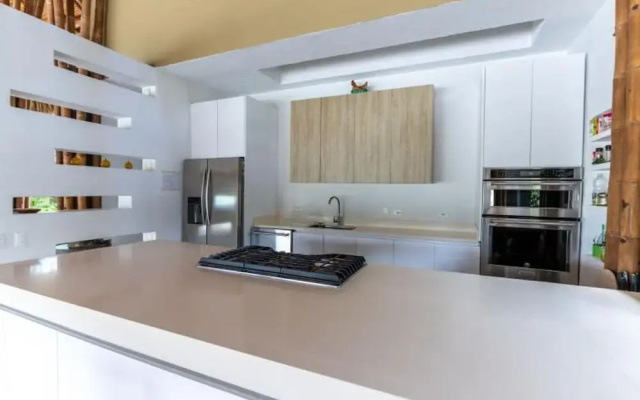 w Amazing 4BR Villa w Pool at Mesa de Yeguas