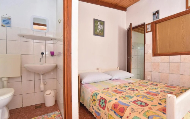 Nice Apartment in Bogomolje With 2 Bedrooms