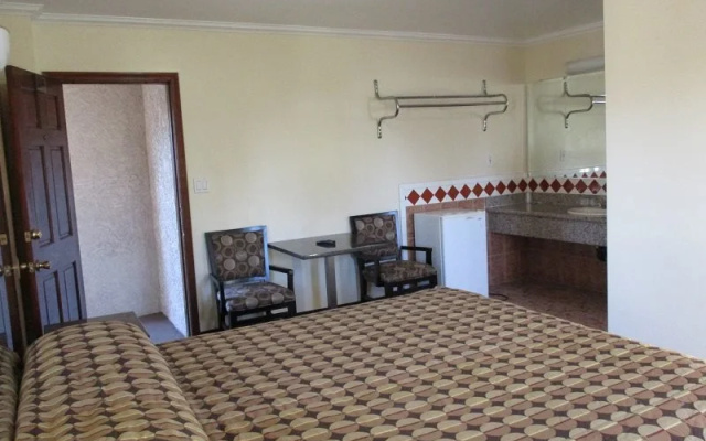 Golden West Manor Motel