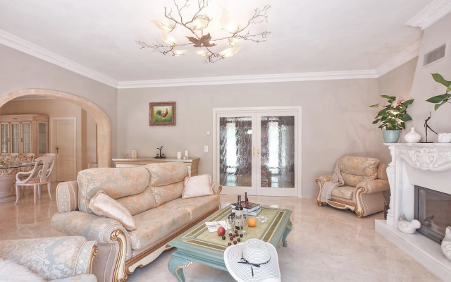 Gorgeous private villa for 10 in Moraira
