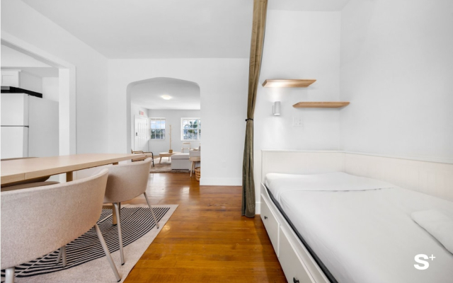 Spacious 1BD Beachside Apt -Free Parking
