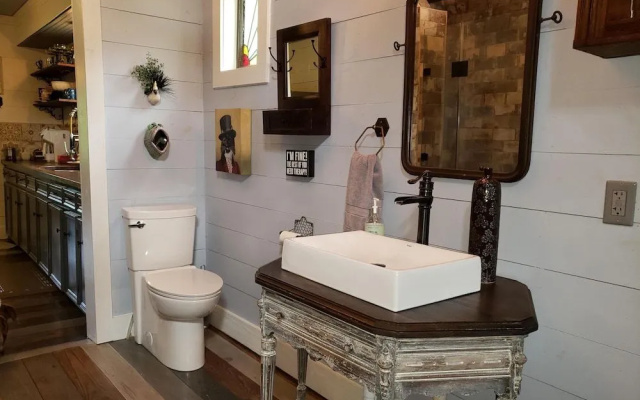 Cedar Oaks Inn LLC