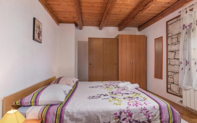 Awesome Home in Visnjan With Wifi and 1 Bedrooms